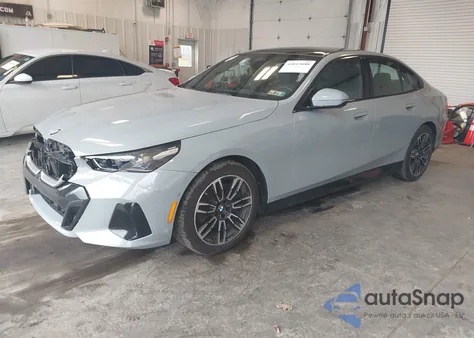 2026 BMW 530I xDrive z USA, uszkodzony, nr VIN WBA53FJ05TCW46228